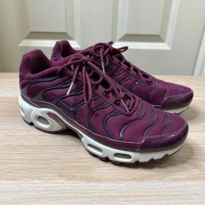 Nike Air Max Plus TN Women Size 9 Running Shoes Bordeaux/Summit White AV7912-600