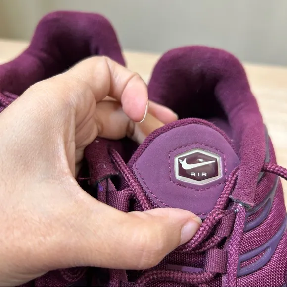 Nike Air Max Plus TN Women Size 9 Running Shoes Bordeaux/Summit White AV7912-600