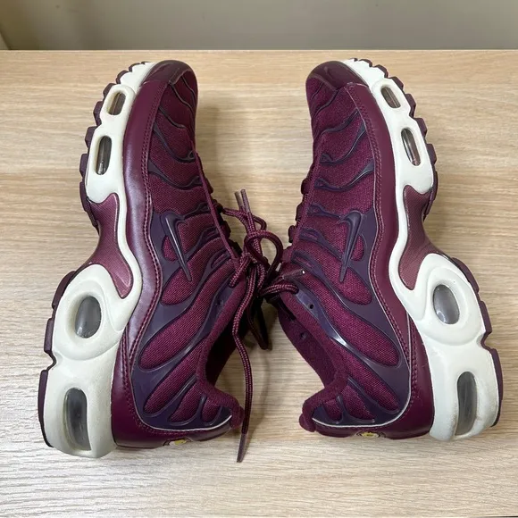 Nike Air Max Plus TN Women Size 9 Running Shoes Bordeaux/Summit White AV7912-600