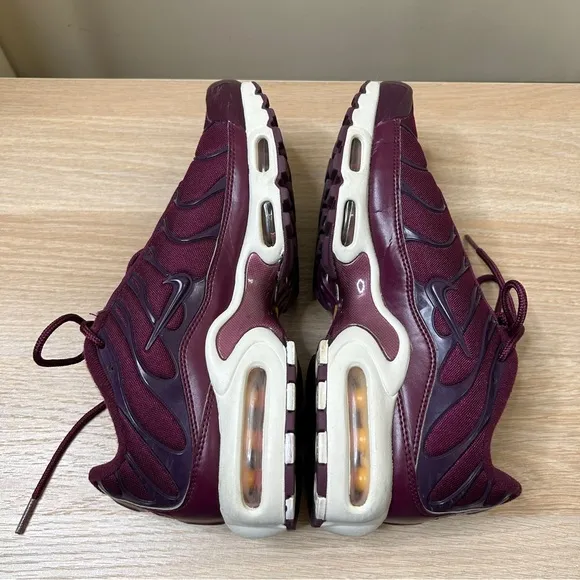 Nike Air Max Plus TN Women Size 9 Running Shoes Bordeaux/Summit White AV7912-600