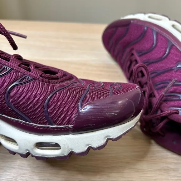 Nike Air Max Plus TN Women Size 9 Running Shoes Bordeaux/Summit White AV7912-600