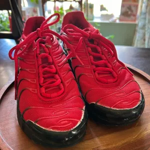 Nike Air Max TN Red and Black Sneakers 5.5Y = Women’s 7 Excellent Condition