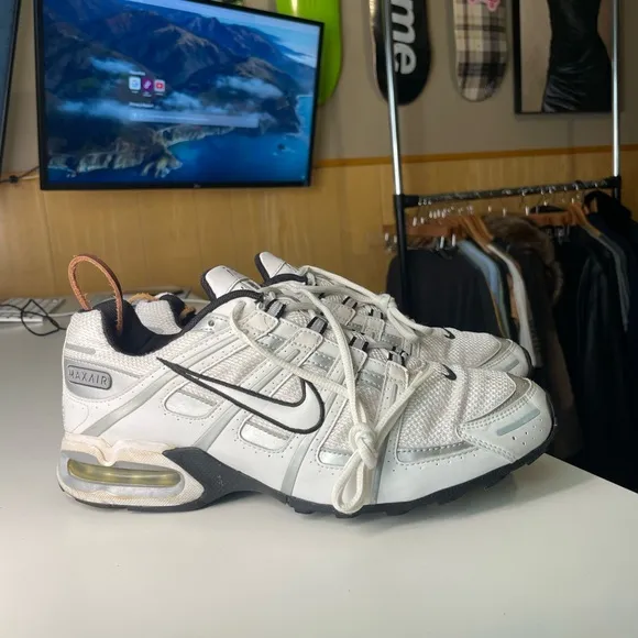 NIKE AIR MAX Torch WHITE Silver &amp; Black Highlights Athletic Shoes Sz 11