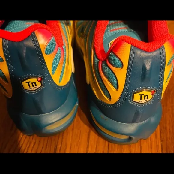 Nike Air Plus Superman Ice Cream Athletic Shoes Size 6.5 Y