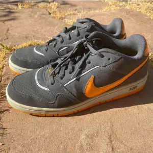 Nike Air Sneakers Mens US 8.5 Athletic Basketball Lace-Up Shoes Gray Orange