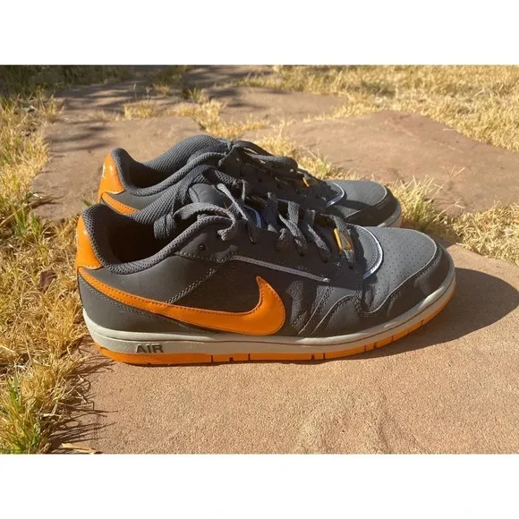 Nike Air Sneakers Mens US 8.5 Athletic Basketball Lace-Up Shoes Gray Orange