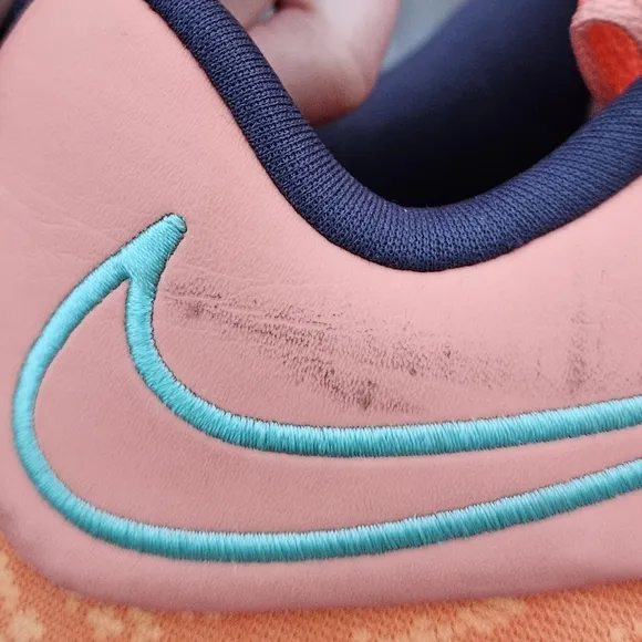 Nike &quot;zoom freak&quot; Velcro and lace up girls athletic tennis shoes