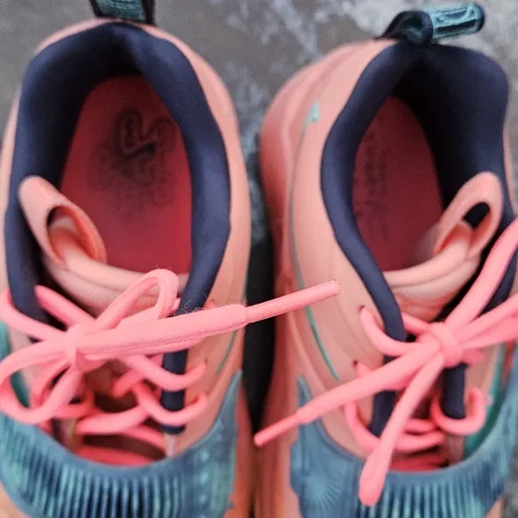 Nike &quot;zoom freak&quot; Velcro and lace up girls athletic tennis shoes