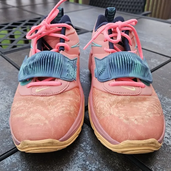 Nike &quot;zoom freak&quot; Velcro and lace up girls athletic tennis shoes