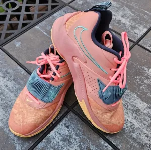 Nike &quot;zoom freak&quot; Velcro and lace up girls athletic tennis shoes