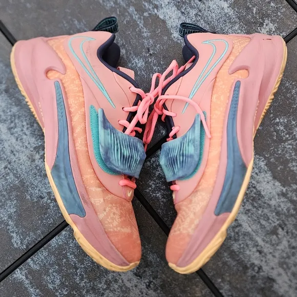 Nike &quot;zoom freak&quot; Velcro and lace up girls athletic tennis shoes