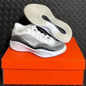 Nike Athletic Basketball Shoes White Black Mens Size 7.5 Womens Size 9