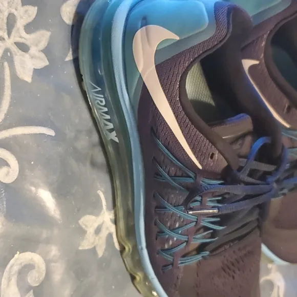 Nike athletic shoes 👟 Air max