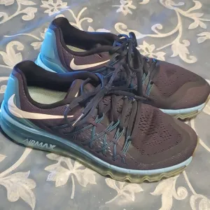 Nike athletic shoes 👟 Air max