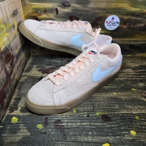 Nike Blazer Low '77 Women's Size 11.5 Men's 10 Salmon Suede‎ Shoes FQ8060-800