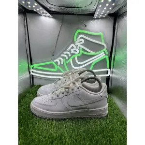 Nike Boys Air Force 1 Low DH2920-111‎ Triple White Sneakers Shoes Size 6Y W 7.5