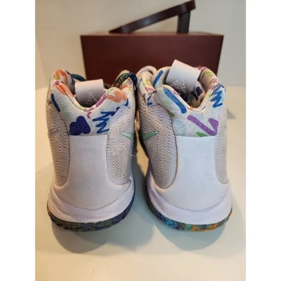 Nike Boys Kyrie 4 AA2897-902 White Basketball Shoes Sneakers Size 6Y