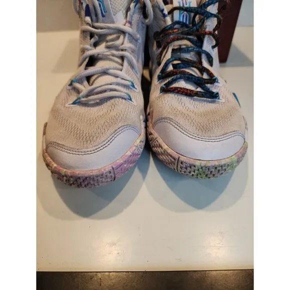 Nike Boys Kyrie 4 AA2897-902 White Basketball Shoes Sneakers Size 6Y