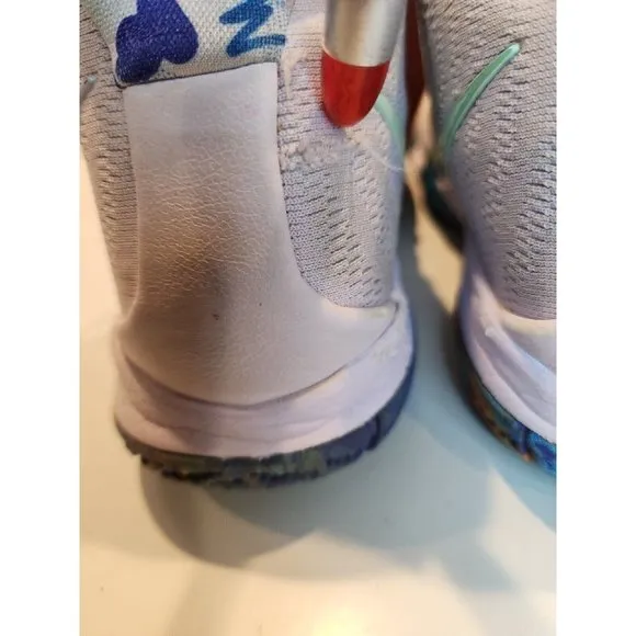 Nike Boys Kyrie 4 AA2897-902 White Basketball Shoes Sneakers Size 6Y