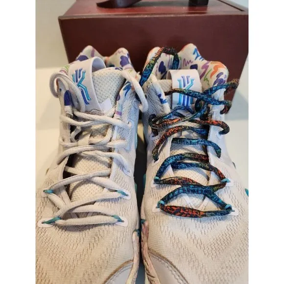 Nike Boys Kyrie 4 AA2897-902 White Basketball Shoes Sneakers Size 6Y