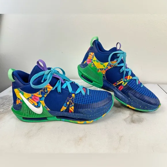 Nike Boys' LeBron Witness 7 VII Kaleidoscope Basketball Shoes Sneakers,  6.5Y