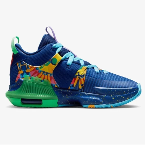 Nike Boys' LeBron Witness 7 VII Kaleidoscope Basketball Shoes Sneakers,  6.5Y