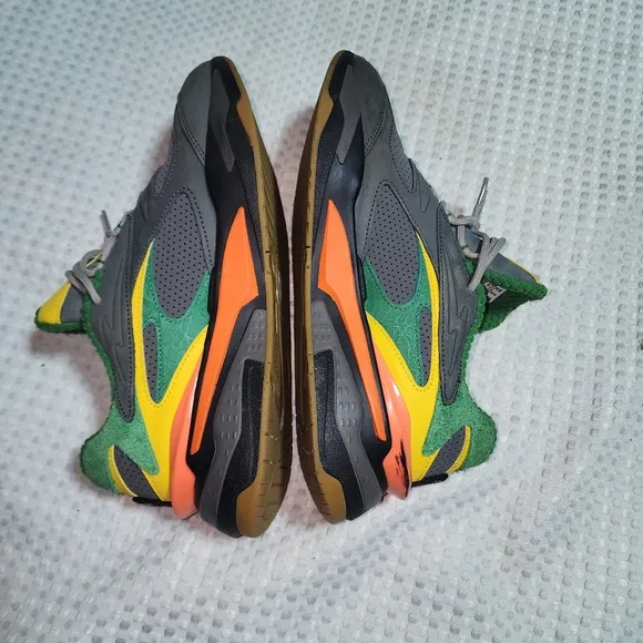 NIKE EUC MENS SIZE 10 EAT YOUR VEGGIES LIKE NEW RU FAST SNEAKERS SHOES