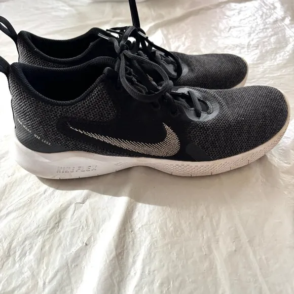Nike Flex Experience RN 10 Black Running Shoes SZ 9.5 Worn 1X