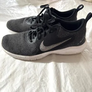 Nike Flex Experience RN 10 Black Running Shoes SZ 9.5 Worn 1X