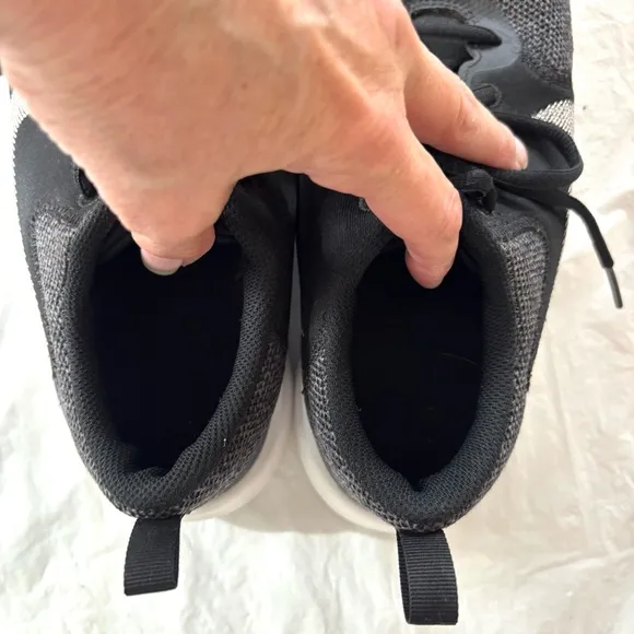Nike Flex Experience RN 10 Black Running Shoes SZ 9.5 Worn 1X