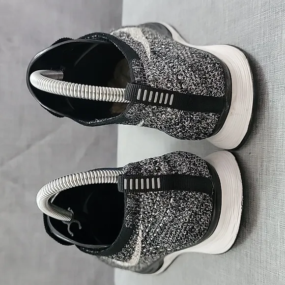 Nike Flyknit Racer oreo 2.0 black white running shoes 526628-012 women's 9