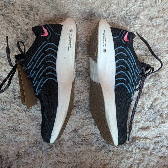 Nike Flyknit Zoom X athletic shoes