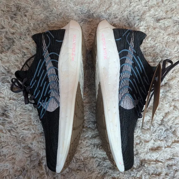 Nike Flyknit Zoom X athletic shoes