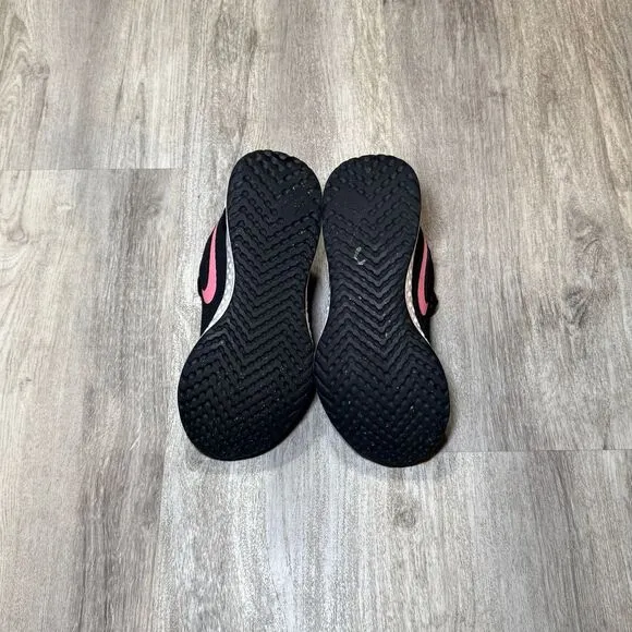 Nike Girl's Revolution size 6 Running Shoes Black / Pink BQ5671-002‎