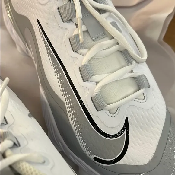 Nike Men's Baseball White and Gray Athletic Shoes 10.5