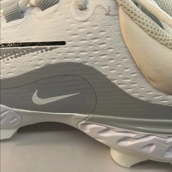 Nike Men's Baseball White and Gray Athletic Shoes 10.5