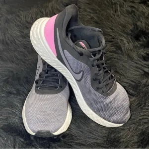 Nike Revolution 5 Running Shoes Women’s size 12 W Pink Black and Gray