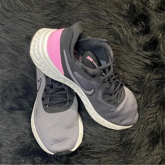 Nike Revolution 5 Running Shoes Women’s size 12 W Pink Black and Gray