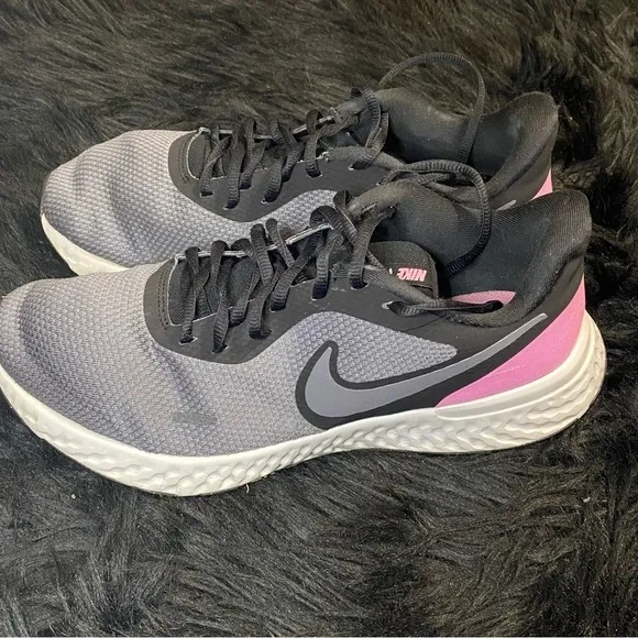 Nike Revolution 5 Running Shoes Women’s size 12 W Pink Black and Gray