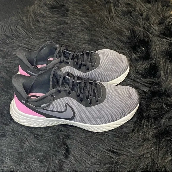 Nike Revolution 5 Running Shoes Women’s size 12 W Pink Black and Gray