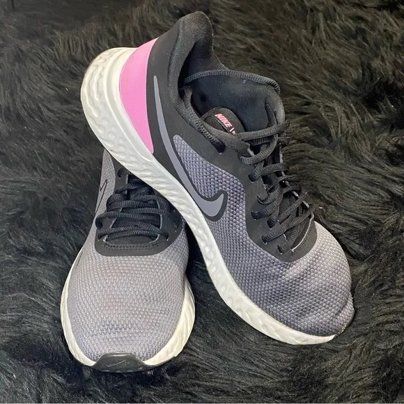 Nike Revolution 5 Running Shoes Women’s size 12 W Pink Black and Gray