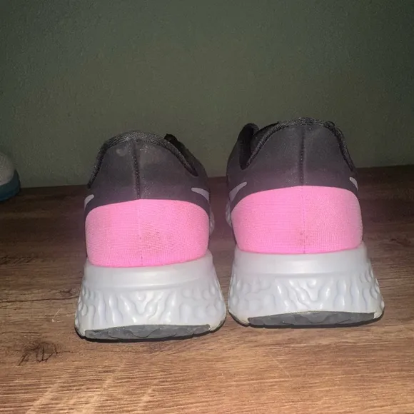 Nike Revolution 5 Shoes Sneakers Womens Pink Gray Running BQ3207-004 Size 11
