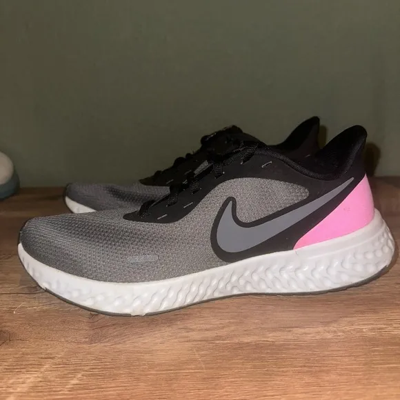 Nike Revolution 5 Shoes Sneakers Womens Pink Gray Running BQ3207-004 Size 11