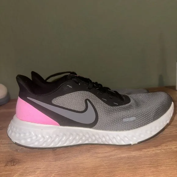 Nike Revolution 5 Shoes Sneakers Womens Pink Gray Running BQ3207-004 Size 11