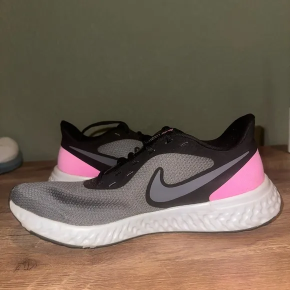 Nike Revolution 5 Shoes Sneakers Womens Pink Gray Running BQ3207-004 Size 11