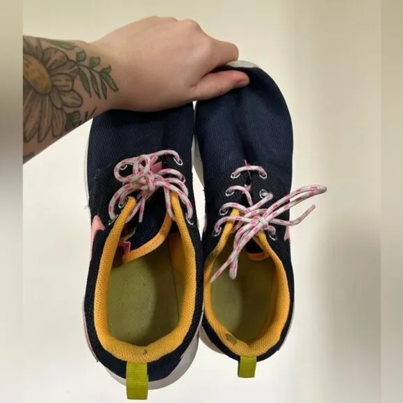 NIKE Roshe Run Running Low Navy Pink Shoes