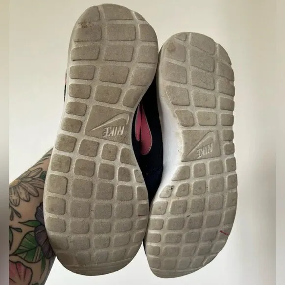 NIKE Roshe Run Running Low Navy Pink Shoes