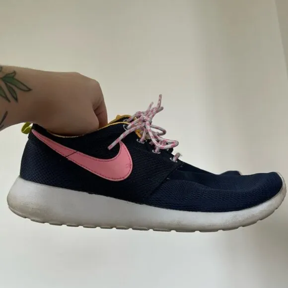 NIKE Roshe Run Running Low Navy Pink Shoes