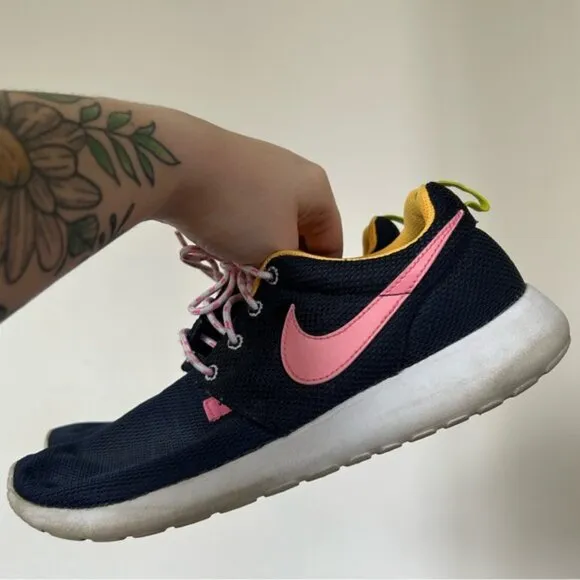 NIKE Roshe Run Running Low Navy Pink Shoes