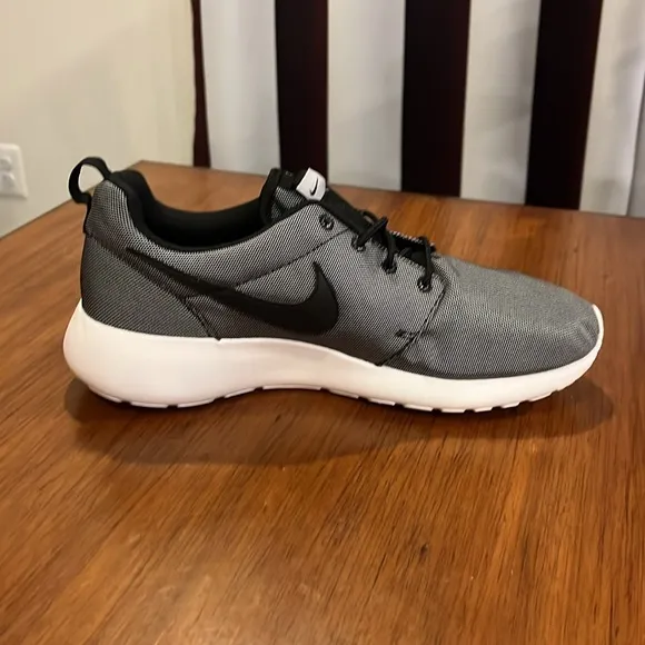 Nike Rosherun Roshe One Premium shoes sneakers new 525234 010 Mens Size 8